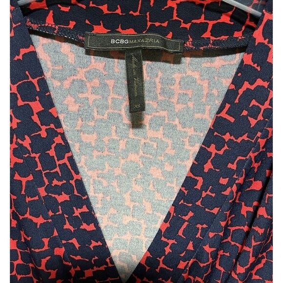 BCBGMaxazria Wrap Dress Women’s Size XS Red Blue V-neck Pleated Knee Length - Picture 3 of 9